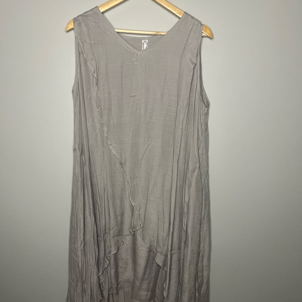 Aria Gray layered flow Midi Dress